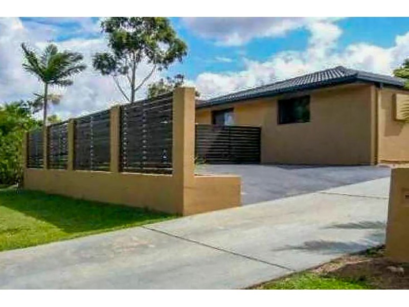 1/4 Ruth Anne Close, Labrador QLD 4215