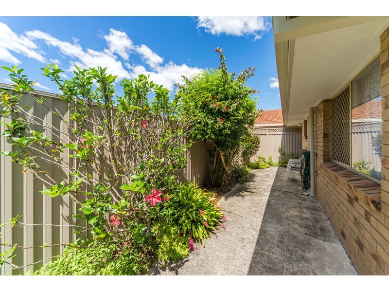 2/8 Stephanie Court, Labrador QLD 4215