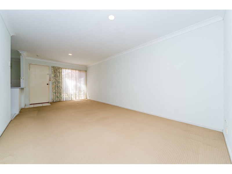 2/10 Jannie Court, Labrador QLD 4215