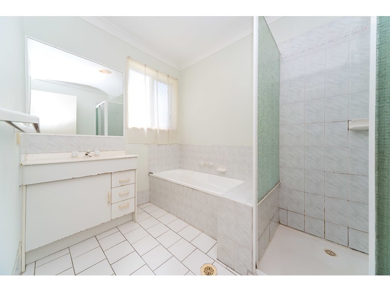 2/10 Jannie Court, Labrador QLD 4215