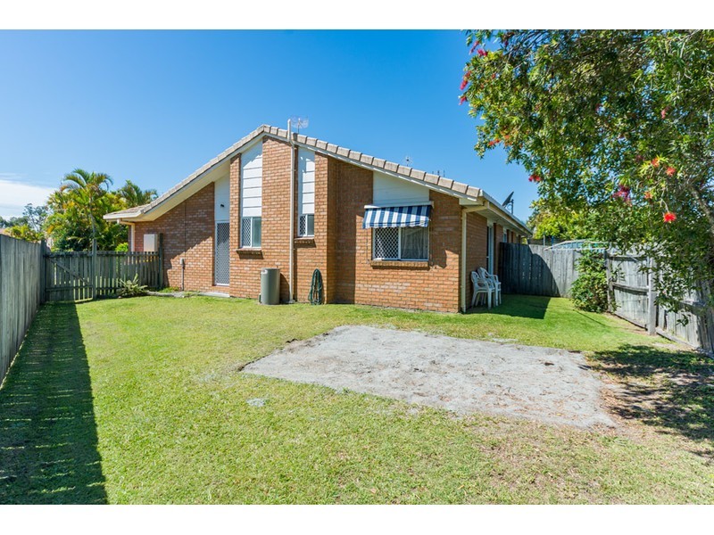 2/10 Jannie Court, Labrador QLD 4215
