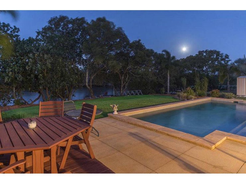 27 Champagne Boulvarde, Helensvale QLD 4212
