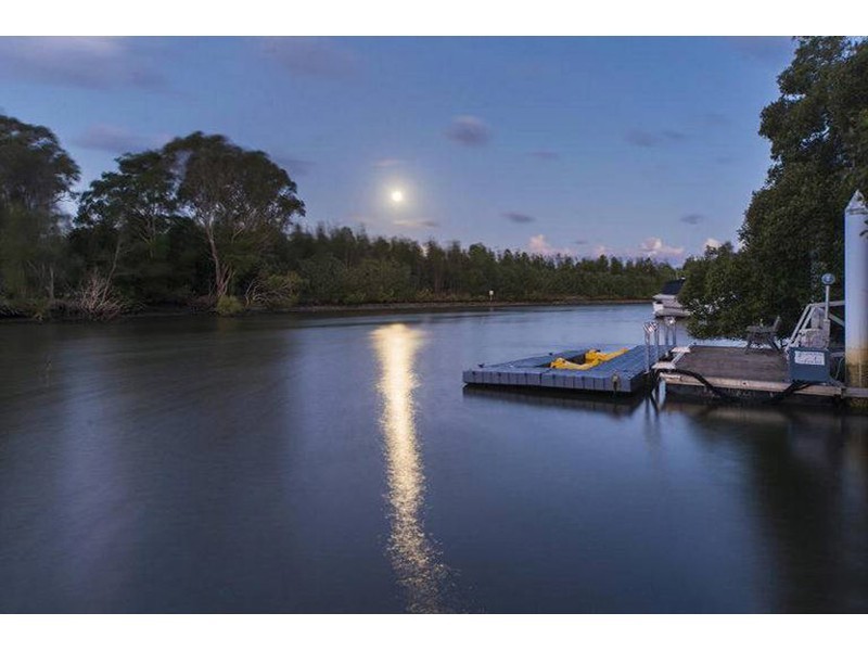 27 Champagne Boulvarde, Helensvale QLD 4212