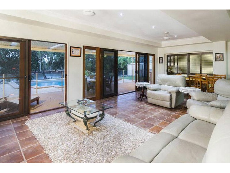 27 Champagne Boulvarde, Helensvale QLD 4212