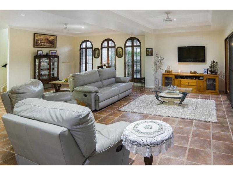 27 Champagne Boulvarde, Helensvale QLD 4212