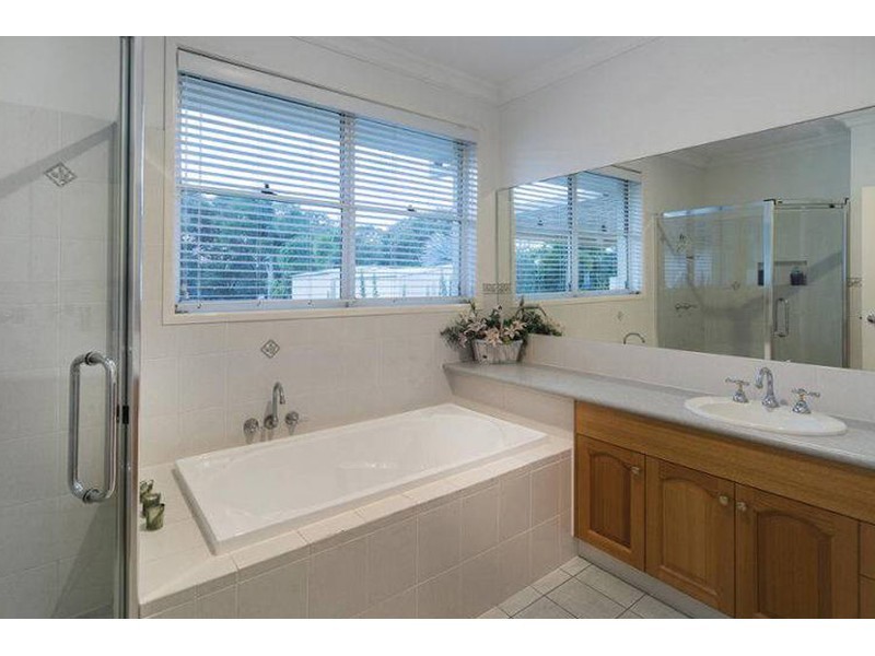 27 Champagne Boulvarde, Helensvale QLD 4212