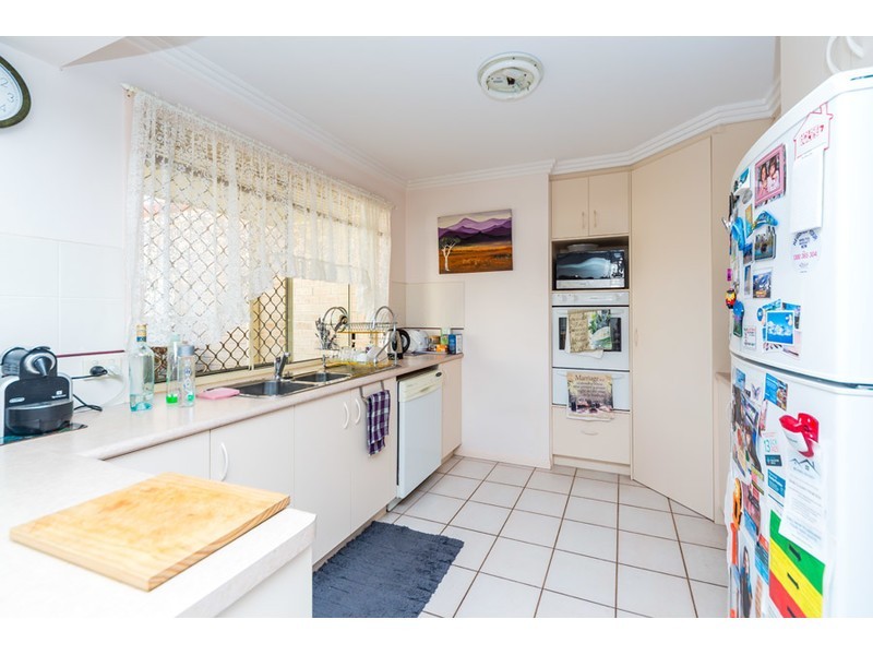 2/16 Gemma Glade, Labrador QLD 4215