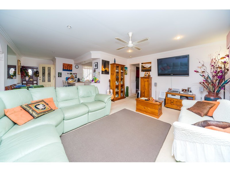 2/16 Gemma Glade, Labrador QLD 4215