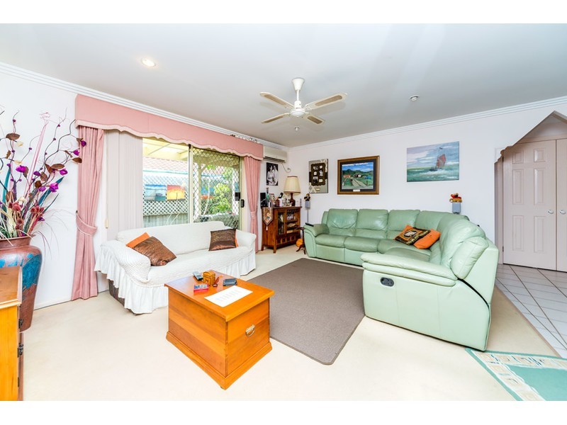 2/16 Gemma Glade, Labrador QLD 4215