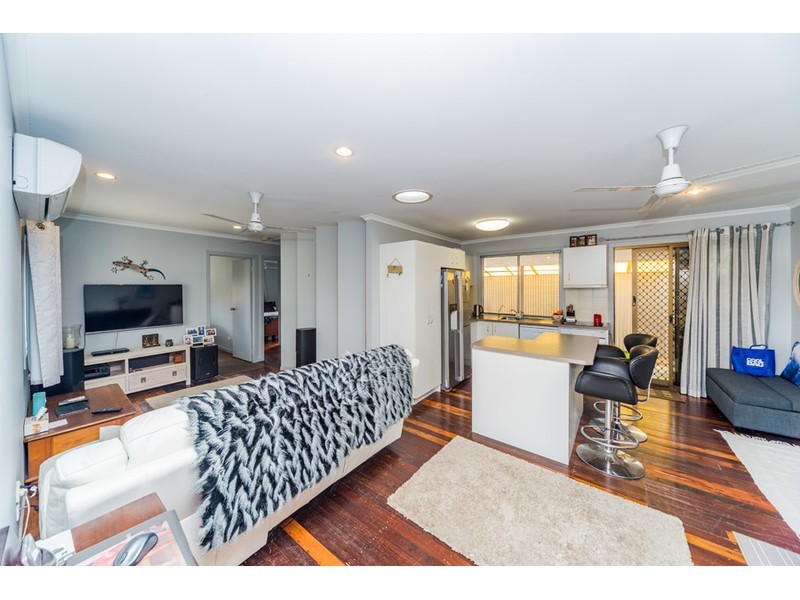 1/4 Kenmar Street, Labrador QLD 4215