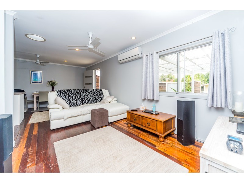 1/4 Kenmar Street, Labrador QLD 4215