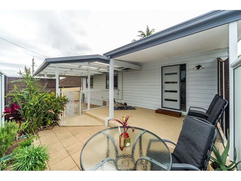 1/4 Kenmar Street, Labrador QLD 4215