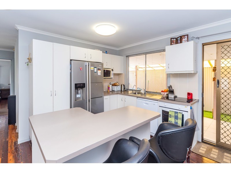 1/4 Kenmar Street, Labrador QLD 4215