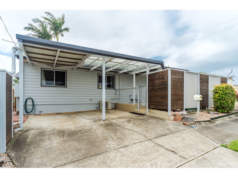 1/4 Kenmar Street, Labrador QLD 4215