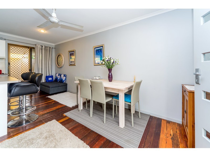 1/4 Kenmar Street, Labrador QLD 4215