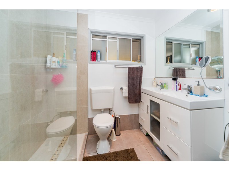 1/4 Kenmar Street, Labrador QLD 4215