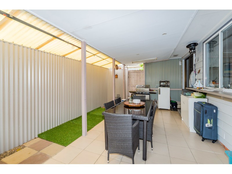 1/4 Kenmar Street, Labrador QLD 4215