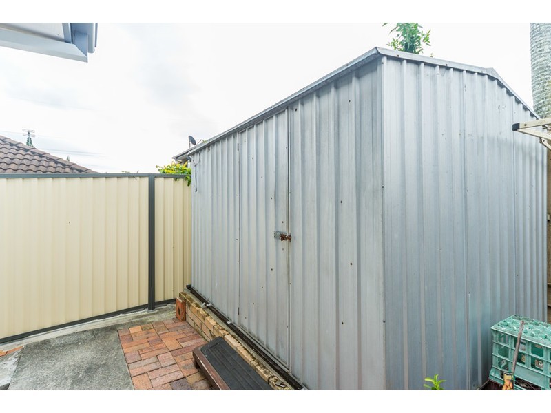 1/4 Kenmar Street, Labrador QLD 4215