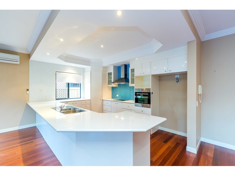 26 Golden Bear Drive, Arundel QLD 4214