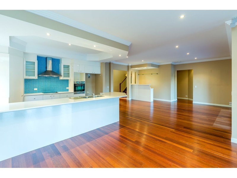 26 Golden Bear Drive, Arundel QLD 4214