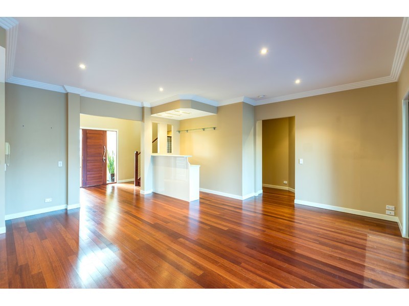 26 Golden Bear Drive, Arundel QLD 4214