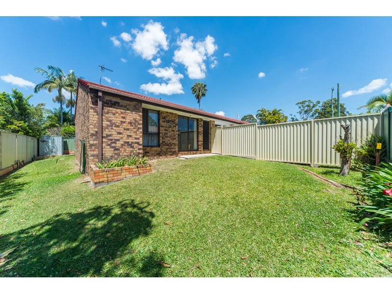2/177 Olsen Avenue, Labrador QLD 4215
