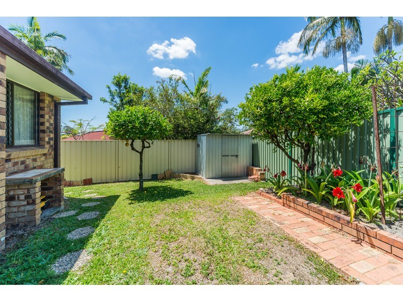 2/177 Olsen Avenue, Labrador QLD 4215