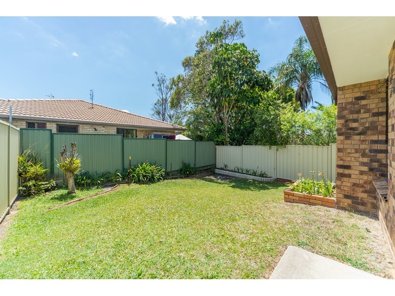 2/177 Olsen Avenue, Labrador QLD 4215