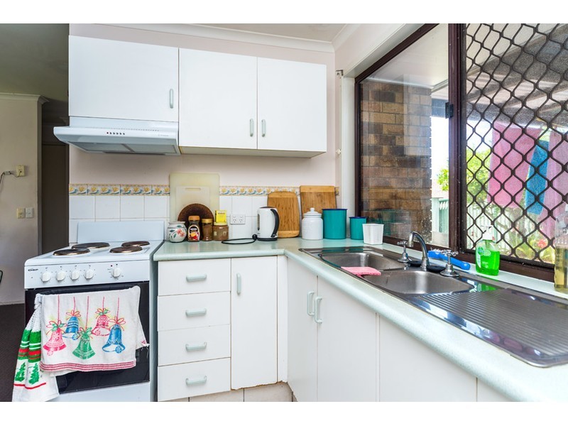 2/177 Olsen Avenue, Labrador QLD 4215