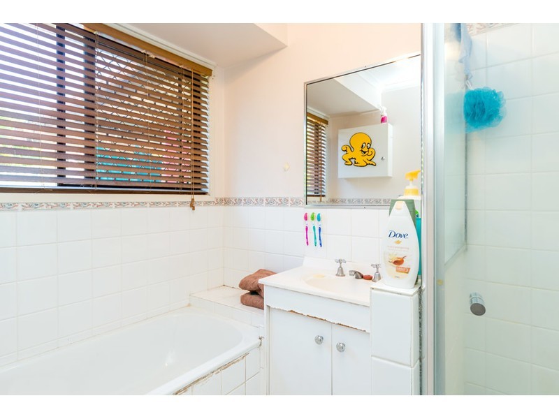 2/177 Olsen Avenue, Labrador QLD 4215