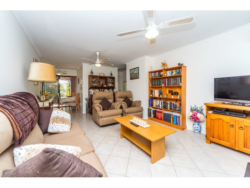 2/7 Stephenson Street, Labrador QLD 4215