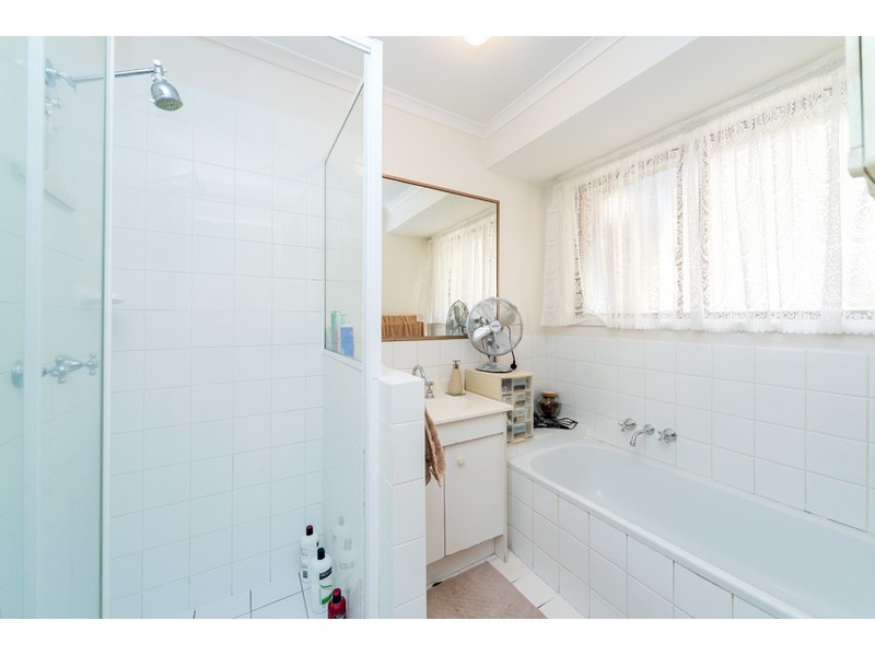 2/7 Stephenson Street, Labrador QLD 4215