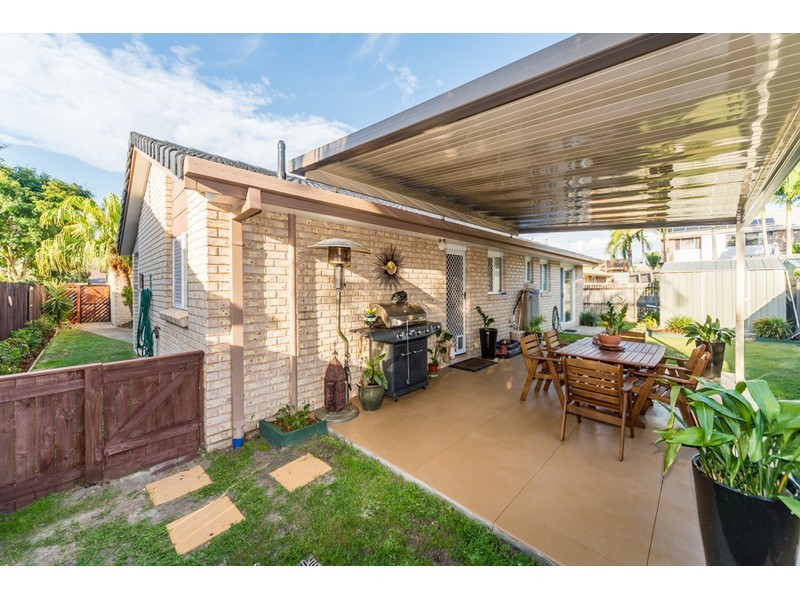 2/6 Jannie Court, Labrador QLD 4215