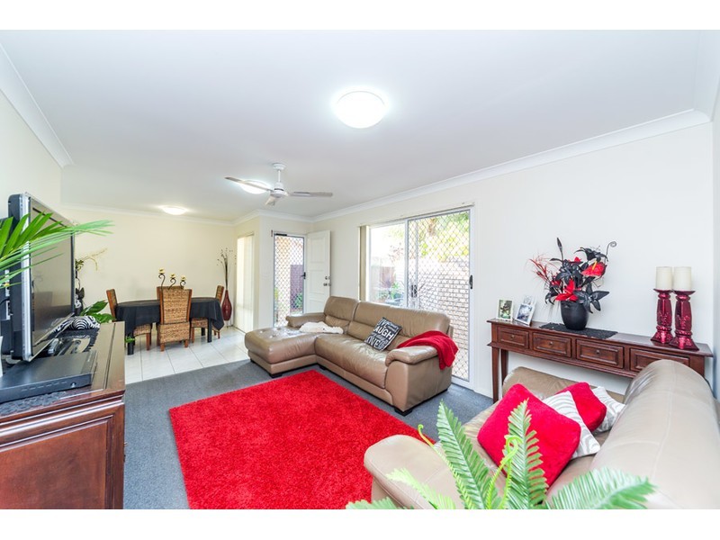 2/6 Jannie Court, Labrador QLD 4215