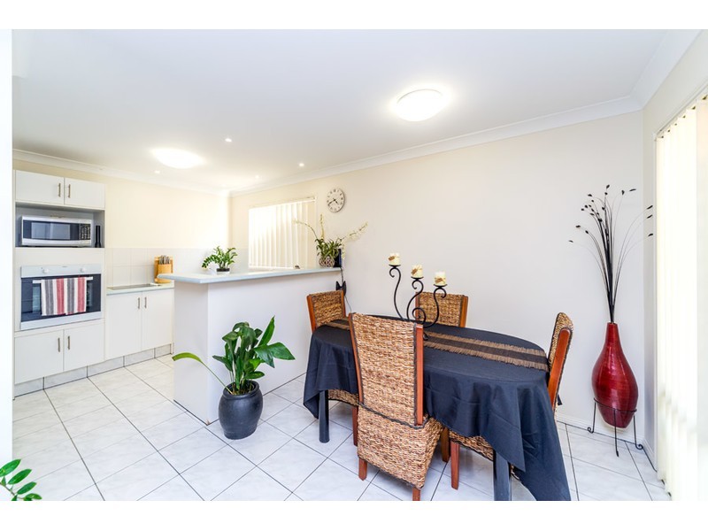 2/6 Jannie Court, Labrador QLD 4215