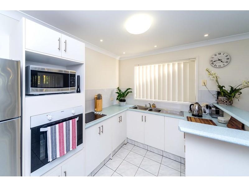 2/6 Jannie Court, Labrador QLD 4215