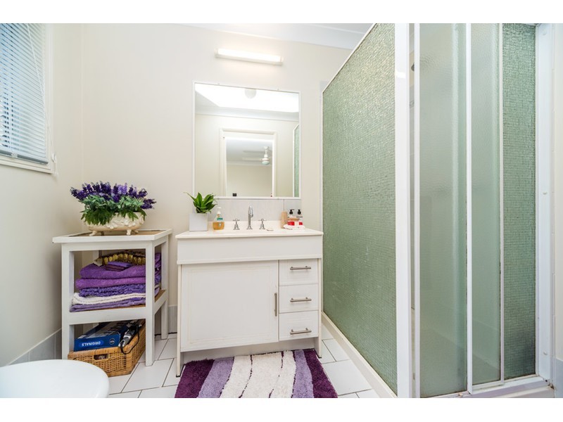 2/6 Jannie Court, Labrador QLD 4215