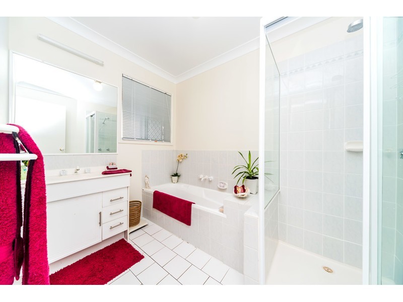 2/6 Jannie Court, Labrador QLD 4215