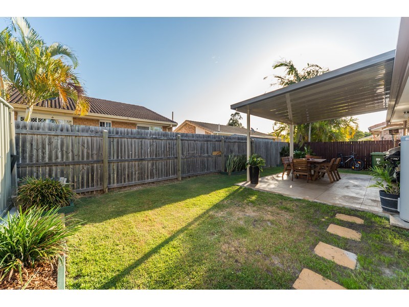 2/6 Jannie Court, Labrador QLD 4215