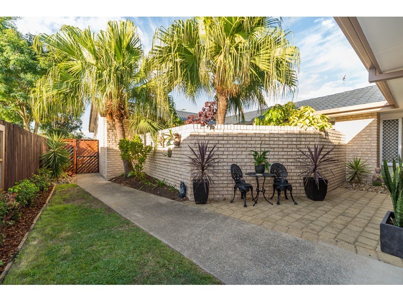 2/6 Jannie Court, Labrador QLD 4215