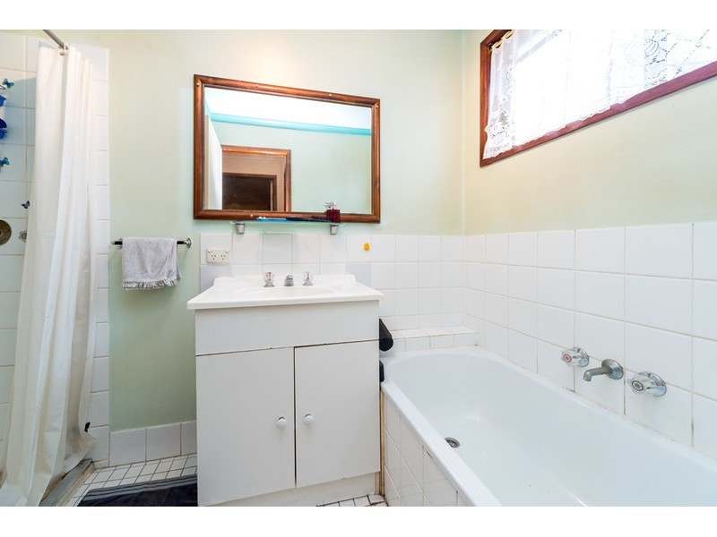 2/307 Government Road, Labrador QLD 4215