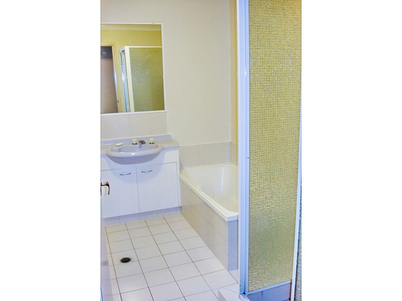 166/31 Usher Avenue, Labrador QLD 4215