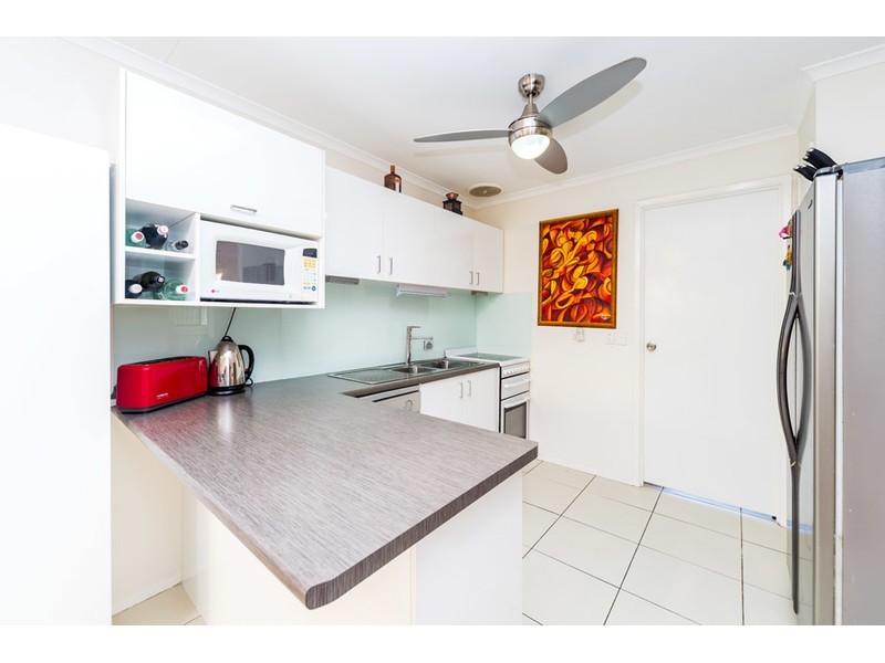 2/24 Senate Street, Labrador QLD 4215