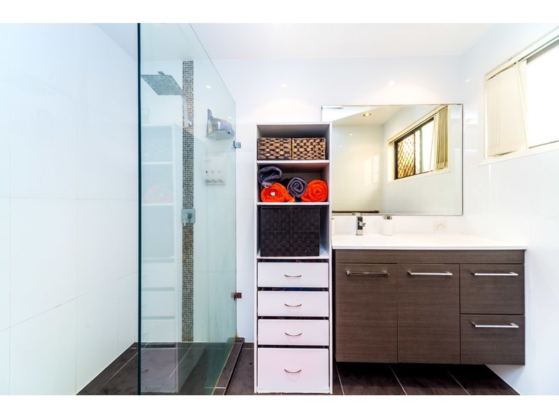 2/24 Senate Street, Labrador QLD 4215