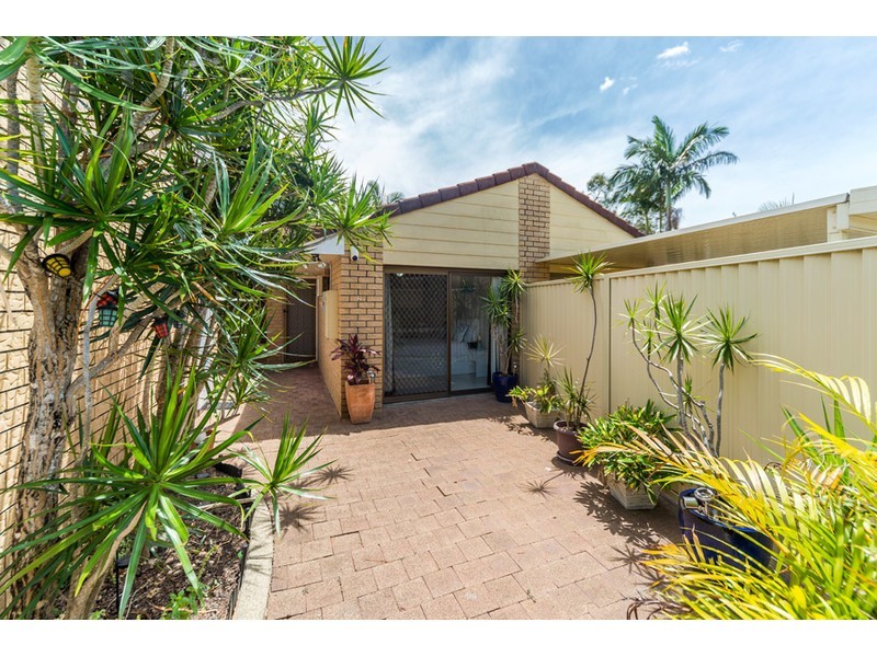 2/24 Senate Street, Labrador QLD 4215