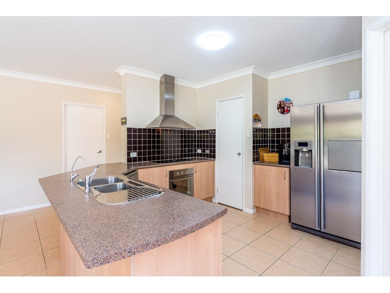 17 Blackheath Terrace, Pacific Pines QLD 4211