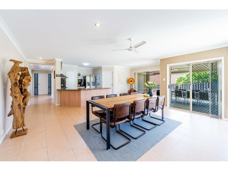 17 Blackheath Terrace, Pacific Pines QLD 4211
