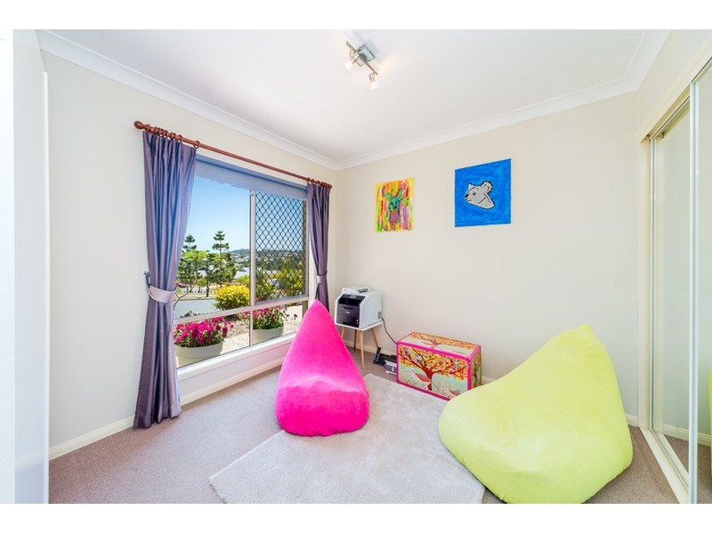 17 Blackheath Terrace, Pacific Pines QLD 4211