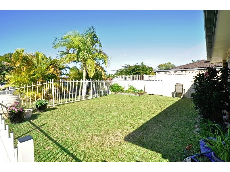 2/14 Davebill Court, Labrador QLD 4215
