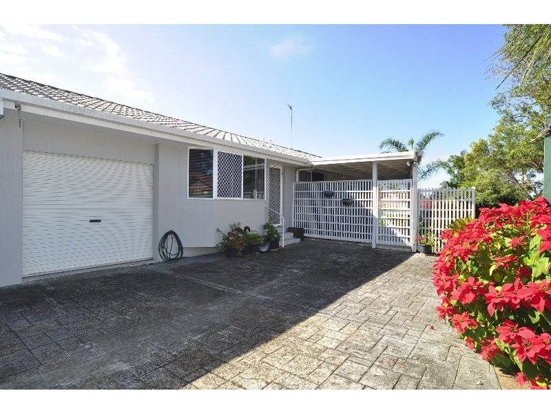 2/3 Webb Street, Labrador QLD 4215